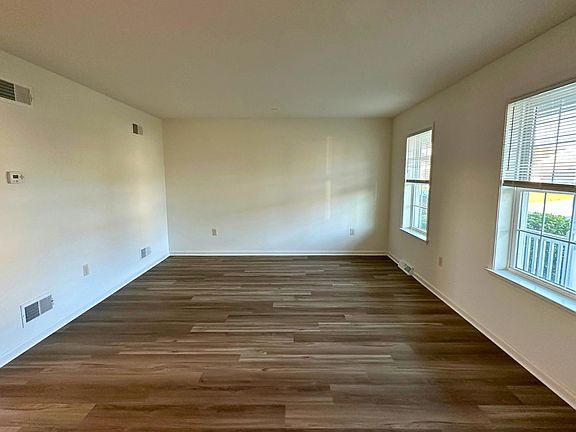 4th image of 346 Meadow View Dr