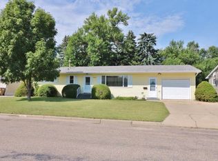 1726 1st St SE, Minot, ND 58701