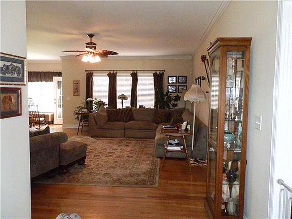 4th image of 475 Bell Dr W