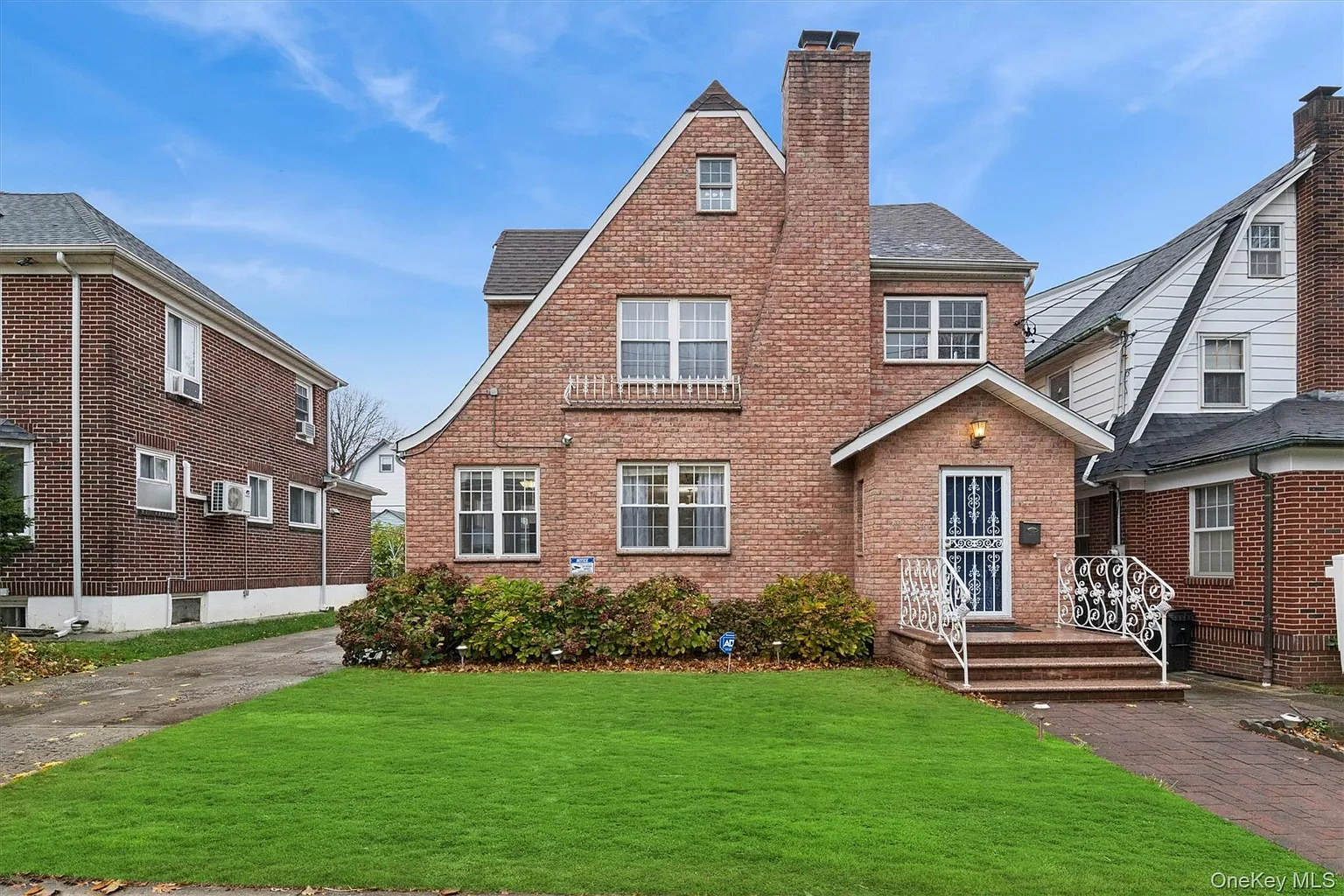 2934 161st Street photo 1