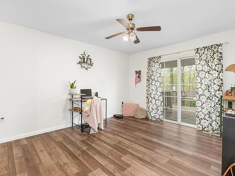 130 Jh Williamson Jr Ct — Photo 4
