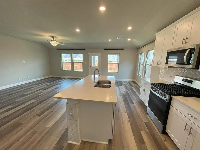 2132 Bellatrix Dr — Photo 10
