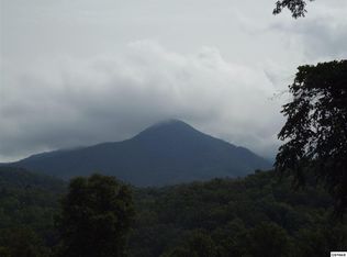609 Esslinger Dr, Gatlinburg, TN 37738