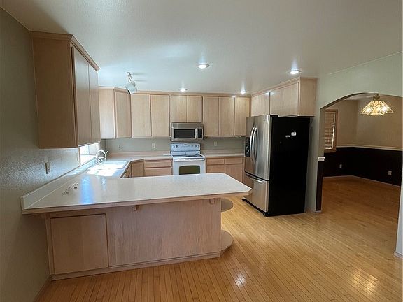 3rd image of 11329 Kathryn Ln SE