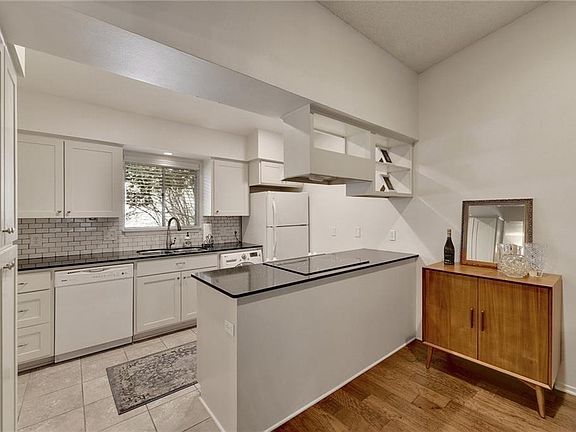 5th image of 1304 Mariposa Dr APT 263