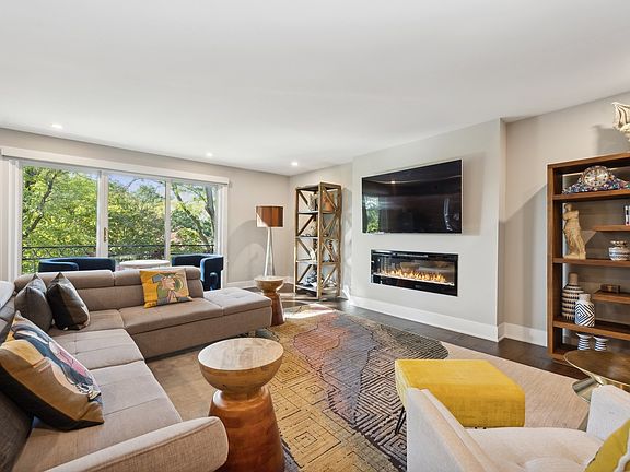 4th image of 1005 Bonnie Brae Pl APT 4E