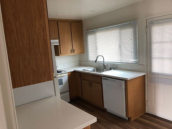 5th image of 3021-3023 Hampshire Dr #3021