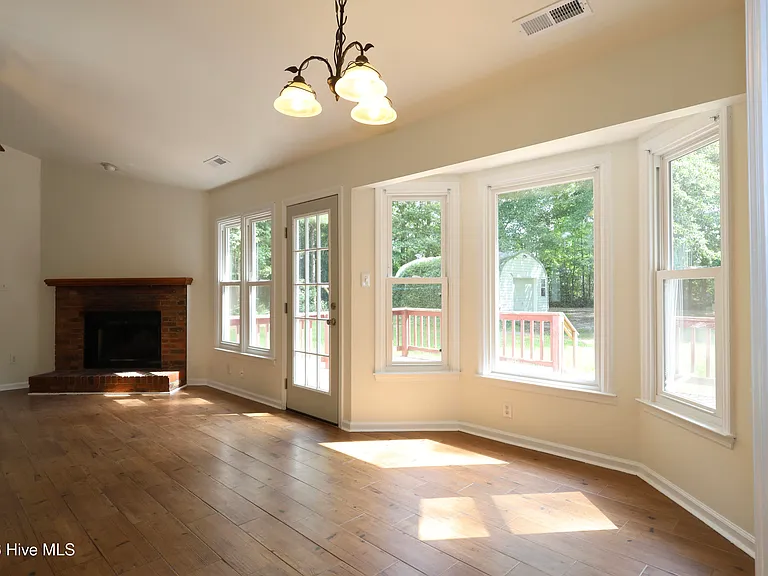 172 Baytree Dr — Photo 4