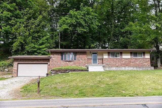 3 bed, 1.5 bath, 1336 sqft, $1,850 — Photo 2