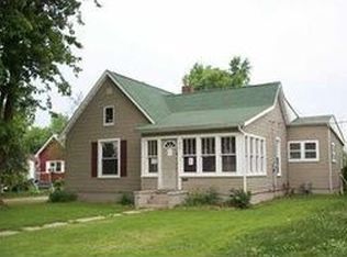 953 E Walnut St, Canton, IL 61520