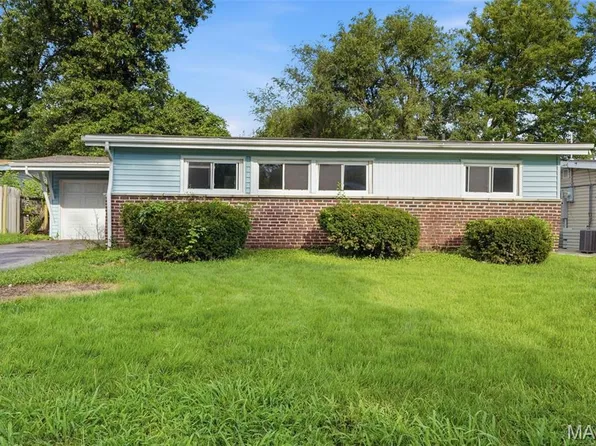 6820 Waterleigh Dr, Saint Louis, MO 63134