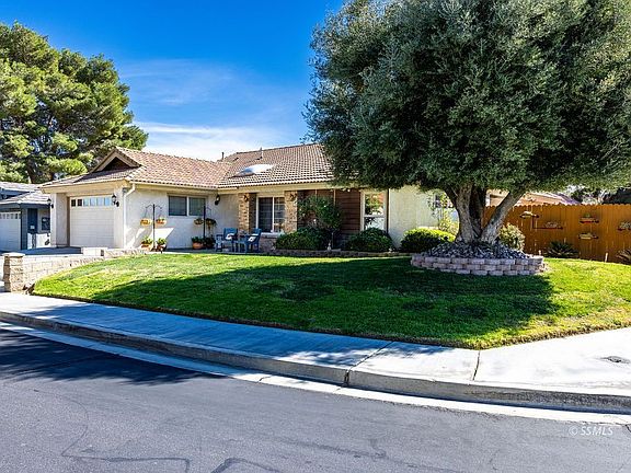 4th image of 247 Yellowstone Pl