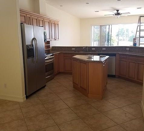 3rd image of 932 SW 48th Ter