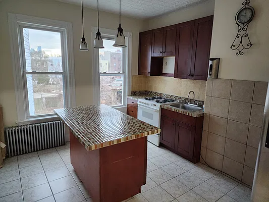 Rented by Astoria Park Realty Group Inc | media 8
