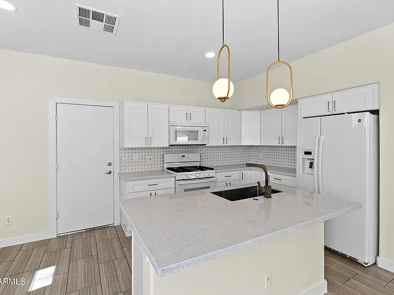 14369 W Lexington Ave — Photo 9