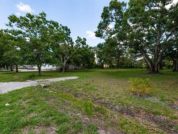 3rd image of 4111 Palm Ln