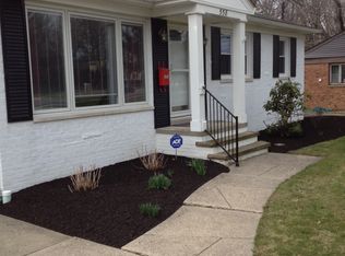 558 Cahoon Rd, Bay Village, OH 44140