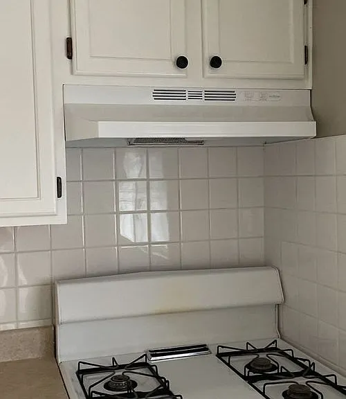 260 E Grand Ave — Photo 6