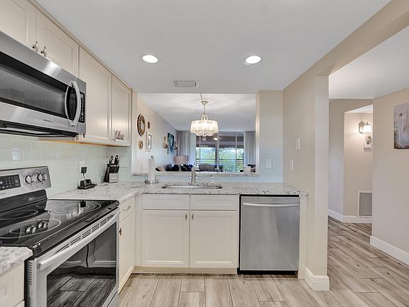 5th image of 9501 Seagrape Drive #404