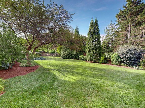 5th image of 536 Hollyhill Dr