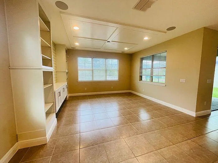 4 bed, 3.0 bath, 2361 sqft, $2,495 — Photo 4