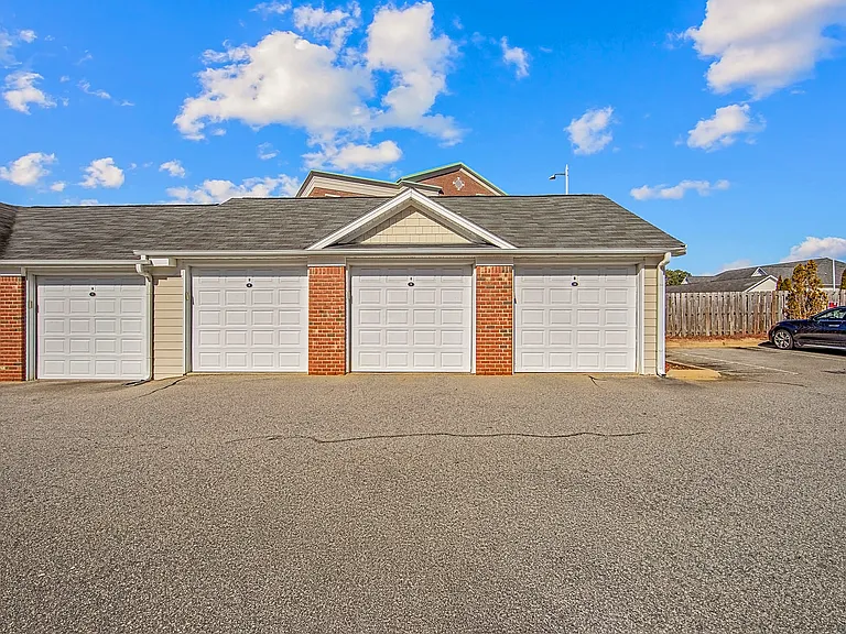 3930-101 Bardstown Ct — Photo 12