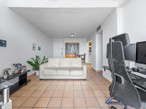 310 Fontainebleau Boulevard #502, Miami, FL 33172