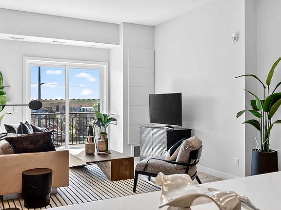 5th image of 255 E Les Jardins Park SE #410