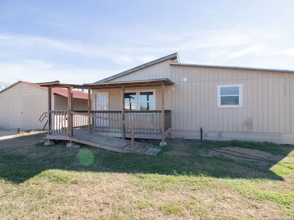 126 Private Road 6735, Devine, TX 78016