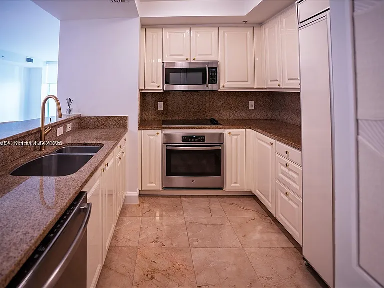 3400 SW 27th Ave #705 — Photo 19