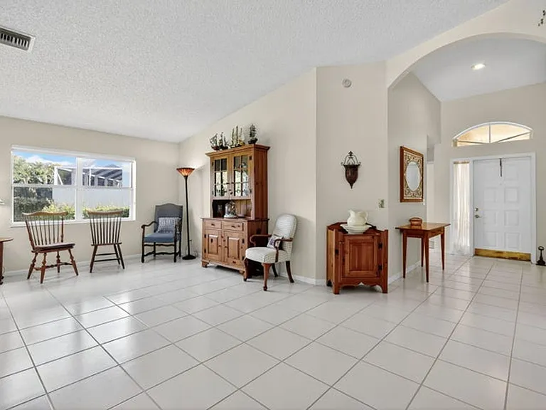 1520 S Club Dr — Photo 5