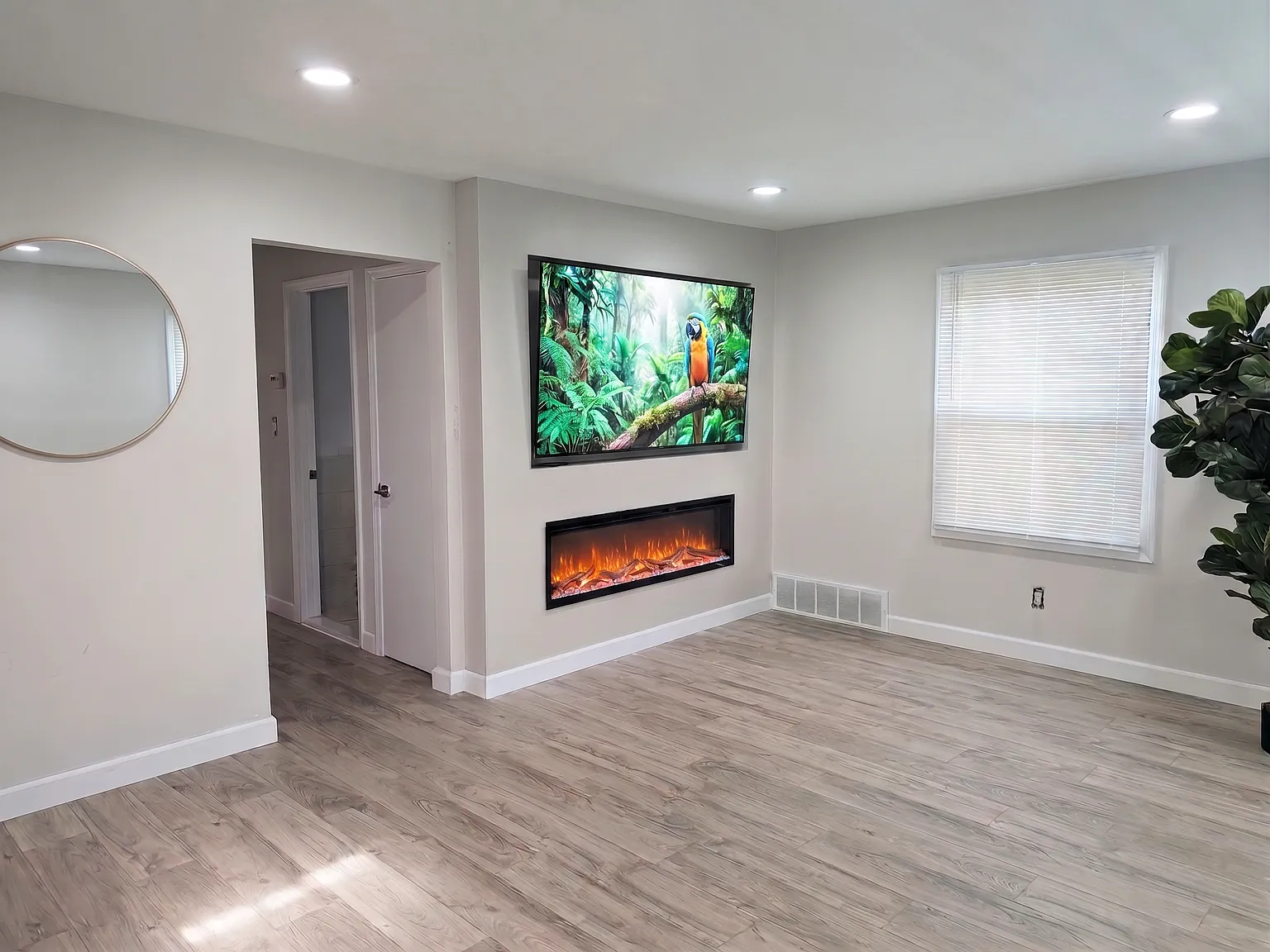 3 bed, 1.5 bath, 1100 sqft, $2,495 — Photo 1