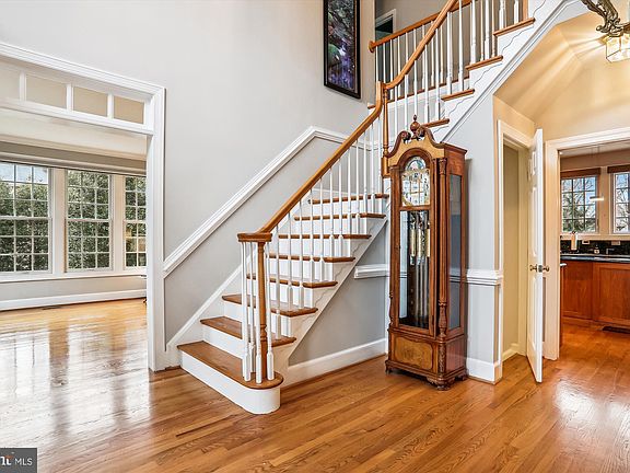 4th image of 10207 Oakton Station Ct