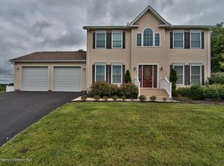 2 Bramblewood Dr, Shavertown, PA 18708
