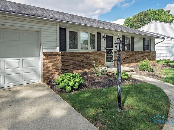 3rd image of 2206 Chelmsford Ln