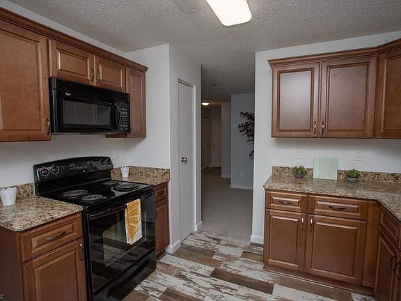 5th image of 200 Fox Hollow Dr APT 108