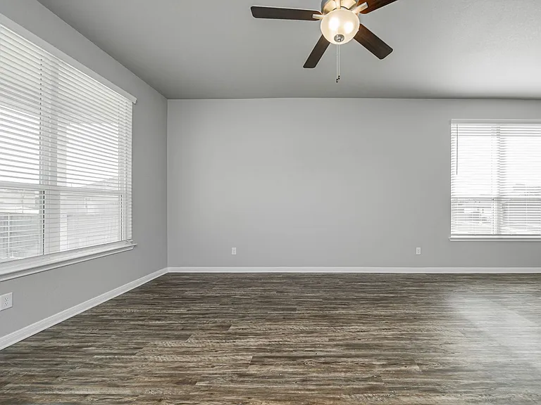 521 Fallbrook Dr — Photo 18