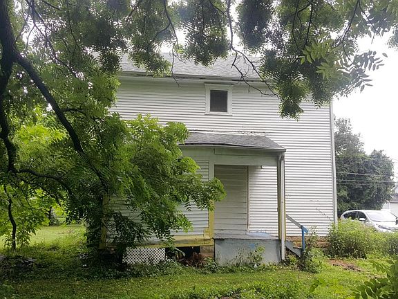 3rd image of 689 Collingwood Ave