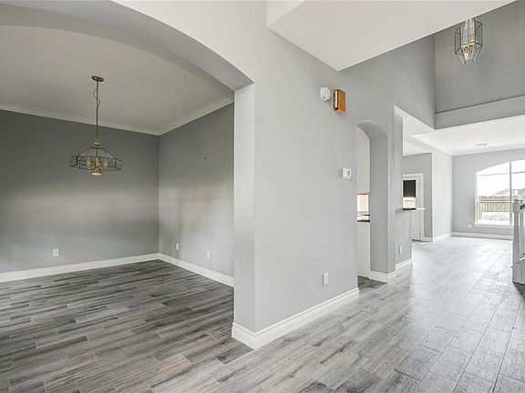 3rd image of 5610 Overton Park Dr