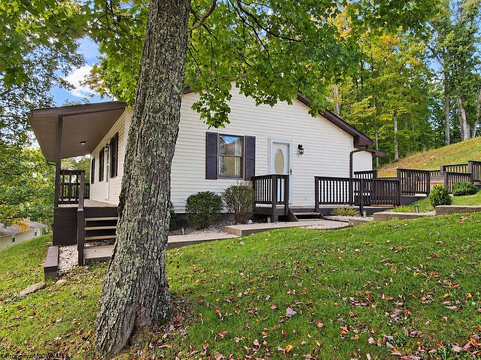 4th image of 13 Silver Maple Ln
