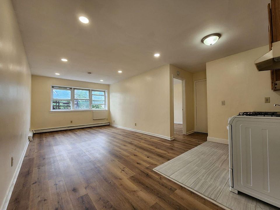 1st image of 376 Stuyvesant Ave #404