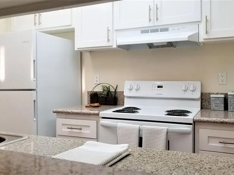 Arbor Park Apartments — Photo 1