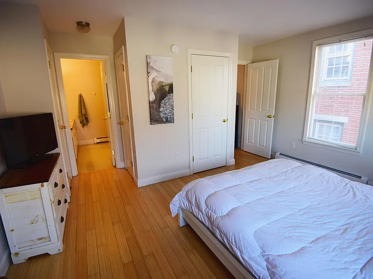 52 Maple St — Photo 13