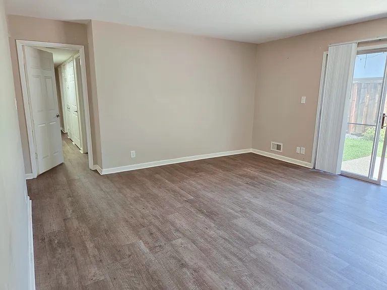 1108 Boynton Ave — Photo 7