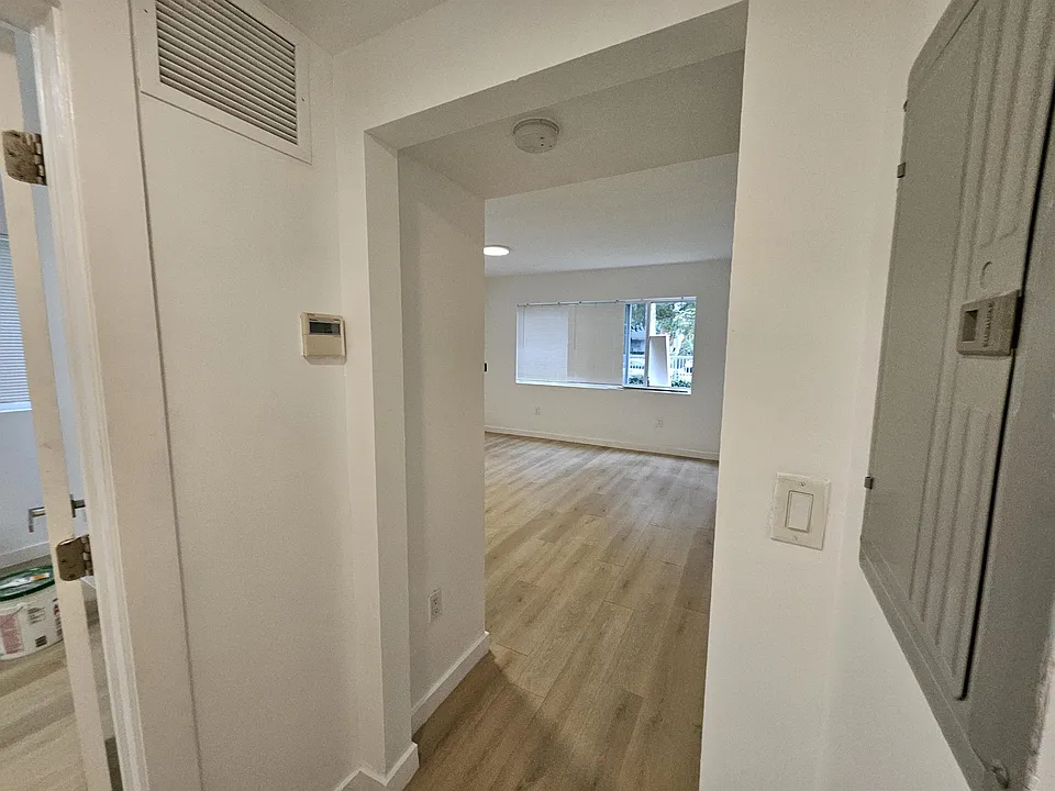 557 Michigan Ave #211