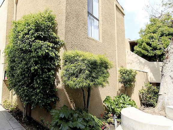 3rd image of 6350 Reseda Blvd APT 205
