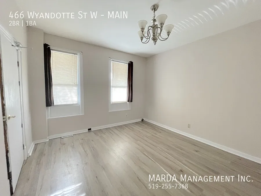 Cozy 2 Bedroom 1 Bath Main Floor Unit+ 50% Gas — Photo 3