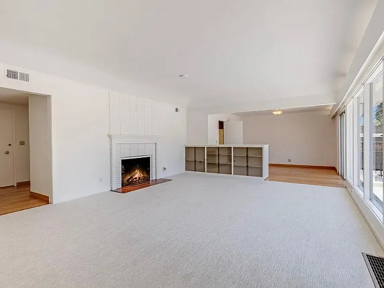 209 Cherry Ave — Photo 2