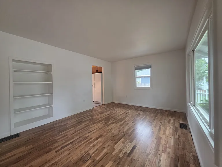 166 Draper St NE — Photo 6