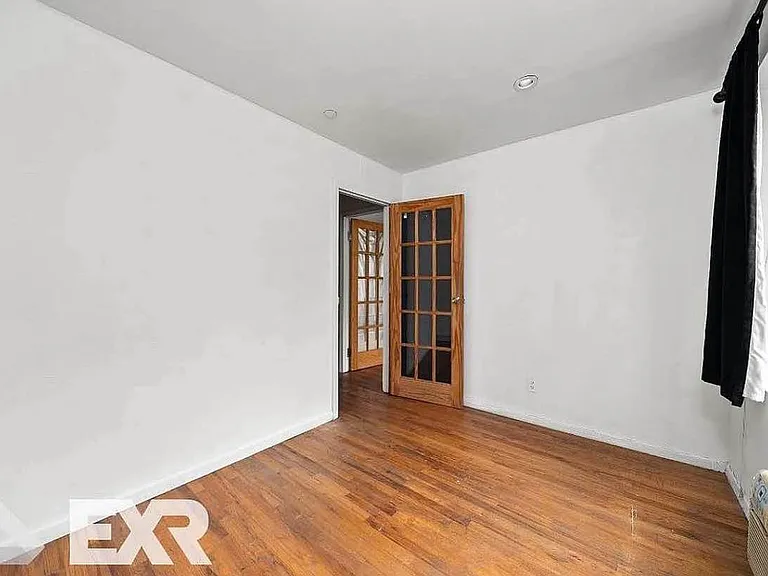 530 W 47th St #3B — Photo 5